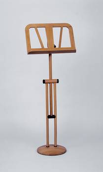 Bild: Notenständer HarmonieKlare Linienführung – ein Ausdruck zeitloser Eleganz
&nbsp;&nbsp;Höhe: 75 cm bis 130 cmAblage: 30 cm hoch und 48 cm breit.&nbsp;Es werden 2 Magnetknöpfe, natürlich in gleicher Holzart, mitgeliefert, welche rechts und links der Ablage den Notenblättern zusätzlichen Halt geben.