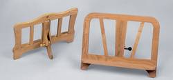 Bild: TischnotenständerKlassisch oder modern - der Tischnotenständer
Unsere Tischnotenständer finden sowohl in der Küche als Kochbuchhalter, als auch auf dem Schreibtisch als Schulbuchhalter Verwendung. Er bietet auch Notenblättern oder Zeitschriften sicheren Halt und ermöglicht ein bequemes Lesen.Ablage: 30 cm hoch und 48 cm breit.Es werden 2 Magnetknöpfe, natürlich in gleicher Holzart, mitgeliefert, welche rechts und links der Ablage den Notenblättern zusätzlichen Halt geben.