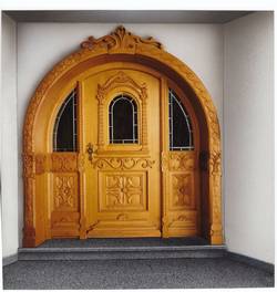Bild: Haustüre-EicheHaustüre in Eiche geschnitzt
Breite und Höhe ca. 2500 mm mit Leibung und Seitenteile